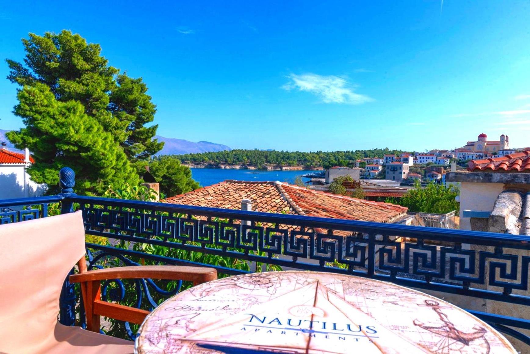 Nautilus Luxury Suites Galaxidi Exterior foto