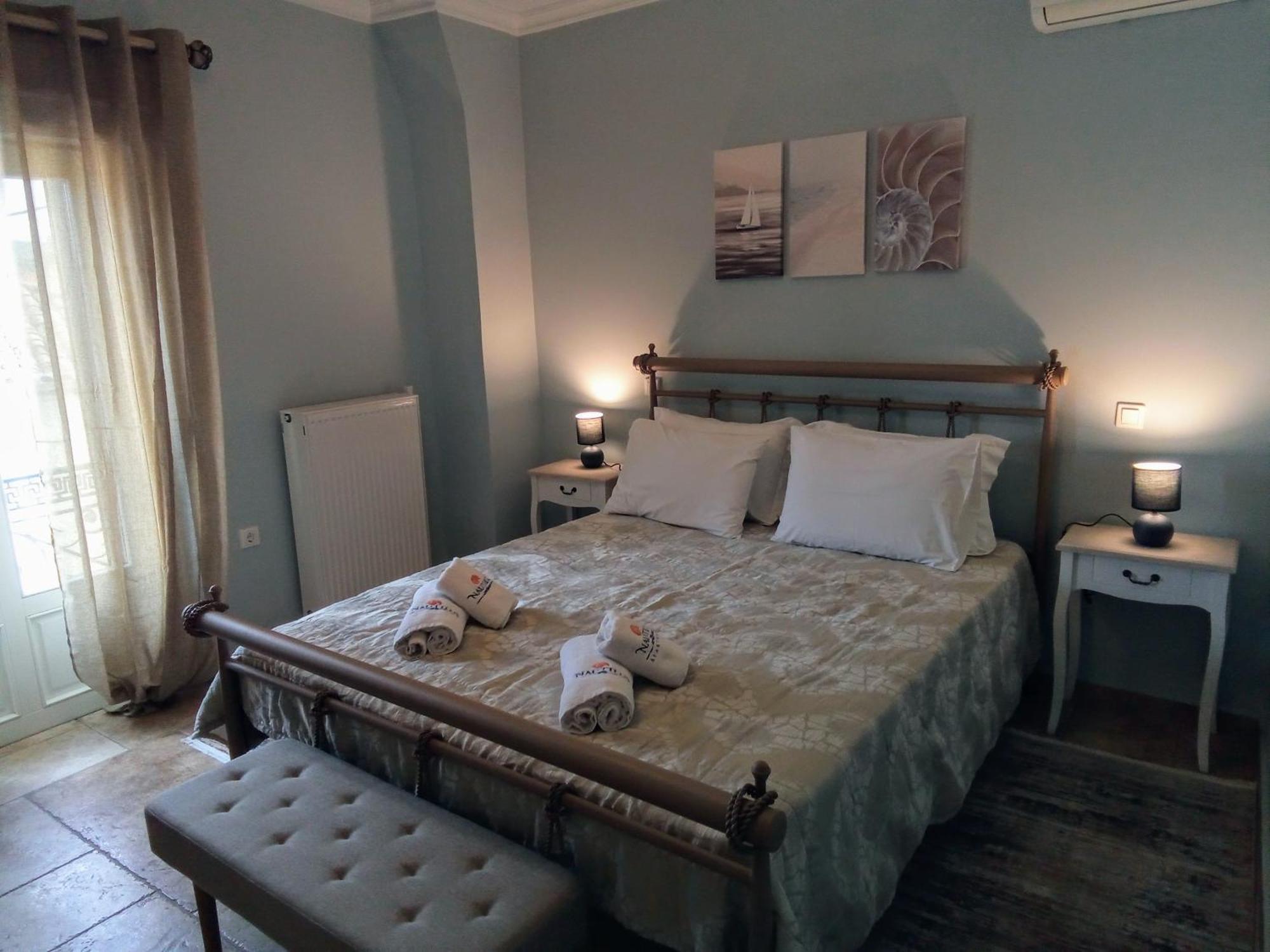 Nautilus Luxury Suites Galaxidi Quarto foto